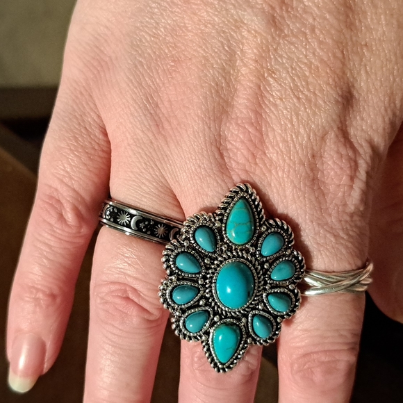 New boutique western turquoise adjustable ring - Picture 9 of 9